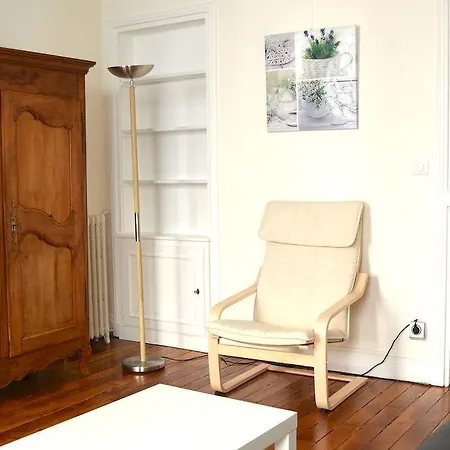 Neuilly Apartment *